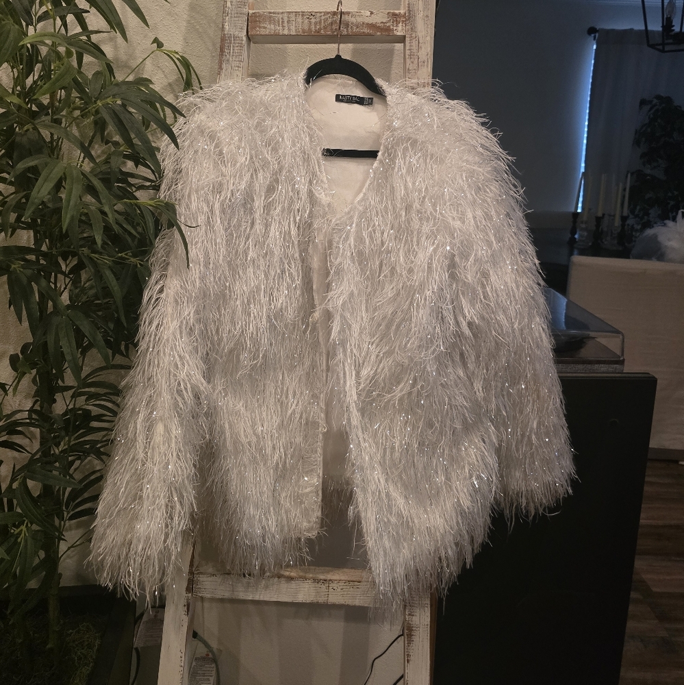 Elegant White Faux Fur Jacket Nasty Gal Size 6